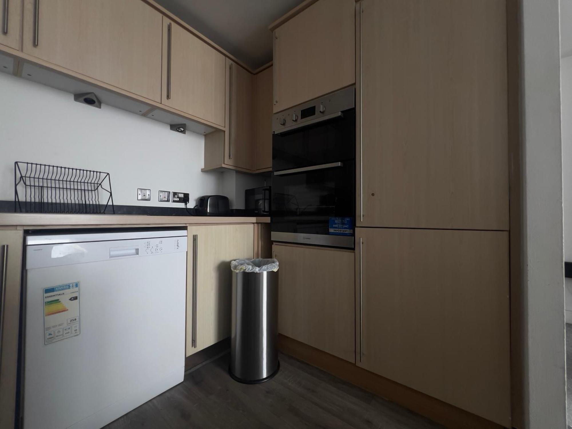 2 Bedroom Near Ocean Village Marina Port Apartment Southampton Exterior photo